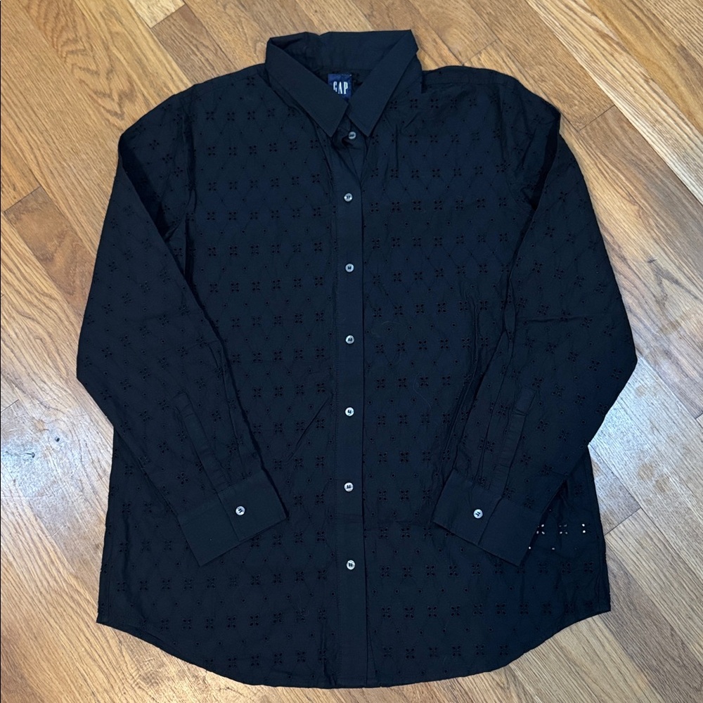 New Gap button down top - Picture 2 of 4